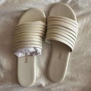 Tkees Caro Slides